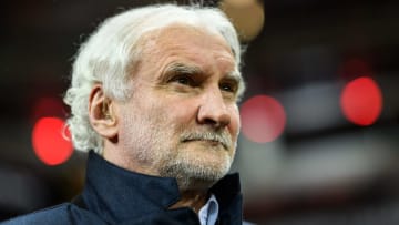 Rudi Völler denkt über ein überarbeitetes Hygienekonzept nach