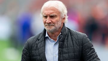 Der grimmige Blick von Rudi Völler ist angebracht... ihm ging ein dicker Fisch durchs Netz