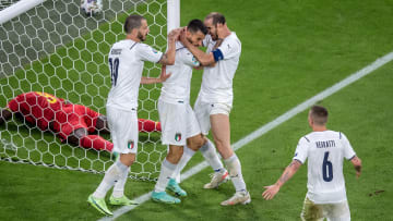 La gioia degli Azzurri dopo il salvataggio di Spinazzola