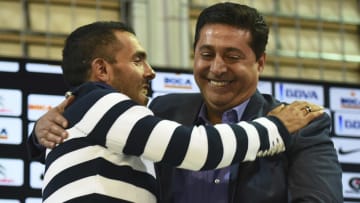 Boca Juniors Unveils Carlos Tevez - Se filtró un audio de Bermúdez hablando de Tevez.