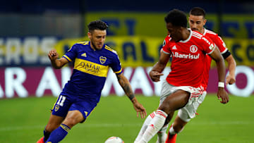 Boca Juniors v Internacional - Copa CONMEBOL Libertadores 2020 - Eduardo Salvio encara.