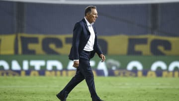 Boca Juniors v Sarmiento - Copa De La Liga Profesional 2021 - Russo se marcha cabizbajo.