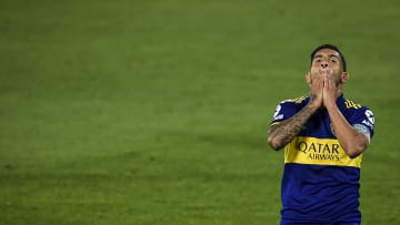 Boca Juniors v Talleres - Carlos Tevez se lamenta.