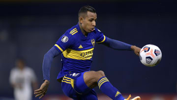 Todas las miradas contra Villa