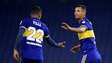 Villa y Cardona, compatriotas y socios dentro del campo.