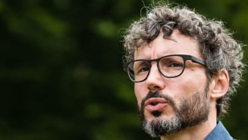 Nach dem Abschied von Oliver Glasner dürfte Mark van Bommel das Zepter in die Hand nehmen.