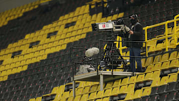 Keine Fans in den Stadien, doch die Kamera fangen die Spiele ein