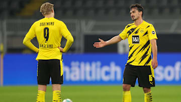 Mats Hummels (r.) kann die vielen Elfmeterpfiffe nicht nachvollziehen
