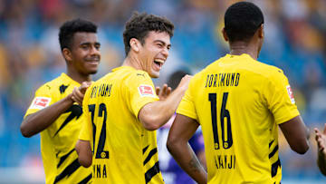 Giovanni Reyna (m.) hat im Trainingslager des BVB einen bleibenden Eindruck hinterlassen