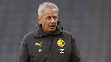 Lucien Favre lors de sa lourde défaite face à  Stuttgart qui lui a couté son poste. 