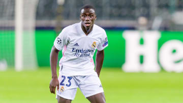 Ferland Mendy a pris ses galons de titulaire avec le Real Madrid, devant la légende Marcelo.