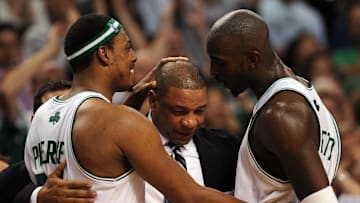 Boston Celtics' Paul Pierce (L) and Kevi