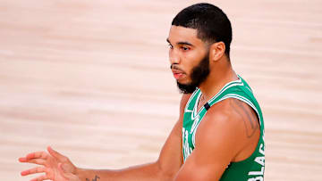 Tatum no pudo ser factor durante la primera mitad del juego 4 de Boston ante Miami