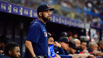 El lanzador de los Medias Rojas de Boston aún tiene tres años de contrato con el equipo