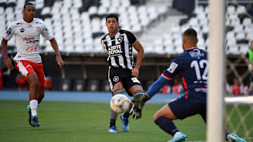 Au centre, Luis Henrique la nouvelle recrue de l'OM.