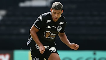 Luis Henrique avec son ancien club de Botafogo. 