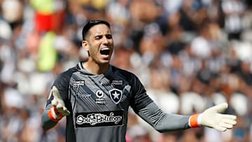 Gatito Fernández não atua desde setembro do ano passado pelo Botafogo; goleiro se recupera de lesão no joelho direito. 