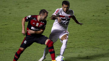 Daniel Alves e Everton Ribeiro são nomes importantes da lista