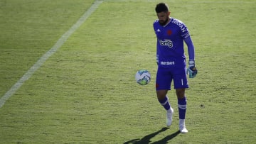 Fernando Miguel vai disputar o Brasileirão 2021 pelo Atlético-GO. 