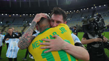 Les deux hommes se sont enlacés pendant longtemps après la finale de Copa America.
