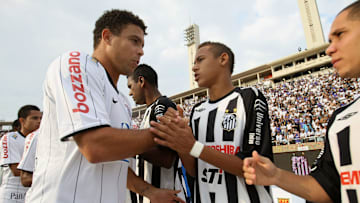 Brazilian striker Ronaldo (L), of Corint