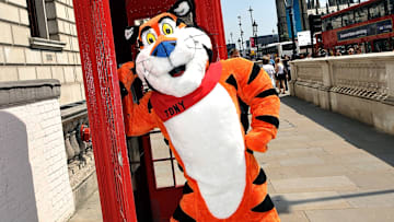 Breakfast Bus Tour of London with Summer Sanders and Kellogg's Mascots