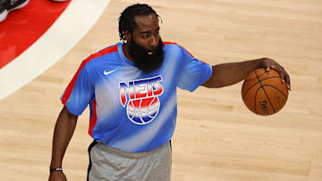 Harden llegó a los Nets en un cambio que involucró a cuatro equipos
