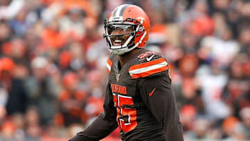 Myles Garrett no podrá estar con los Browns por el resto de la temporada por suspensión