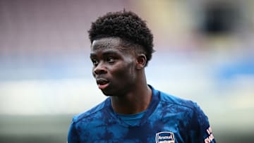 Bukayo Saka con la maglia dell'Arsenal