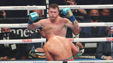 El intercambio en redes sociales entre "Canelo" y J Balvin fue en referencia al cruce de palabras que sostuvo el mexicano con Jake Paul
