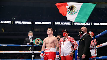 El boxeador mexicano Saúl Álvarez se preparó arduamente para su contienda con Callum Smith