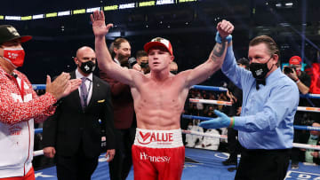 Saúl Álvarez venció por decisión unánime a su rival inglés