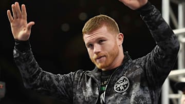 Canelo sorprende en Instagram con lujos y excentricidades 