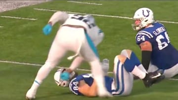El defensor Vernon Butler fue expulsado en partido ante los Indianapolis Colts