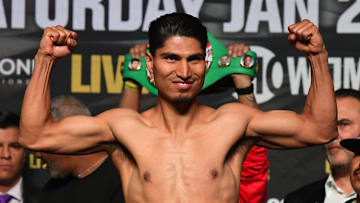 El boxeador estadounidense de ascendencia mexicana, Mikey García, apartó a McGregor del ring