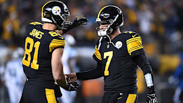 Steelers quarterback Ben Roethlisberger, right, high-fives tight end Jesse James during a game against the Panthers.