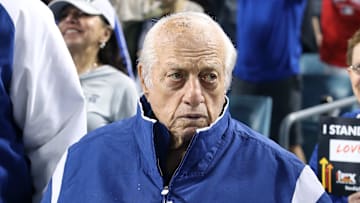 Tommy Lasorda fue hospitalizado este domingo 
