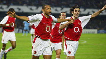 Robert Pirès  considère Thierry Henry comme l'un des meilleurs attaquants de l'Histoire du football