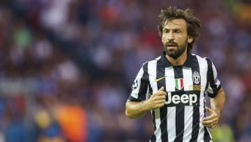 Après avoir magnifiquement arboré le costume de joueur, Andrea Pirlo abrore désormais celui d'entraîneur.