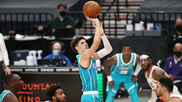 LaMelo Ball sigue mostrando que su juego está creciendo en la NBA
