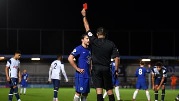 Drinkwater fue expulsado por una dura entrada a un joven de 16 años del Tottenham