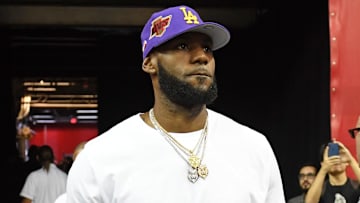 James llegó junto a sus compañeros de los Lakers al complejo de Disney en Orlando