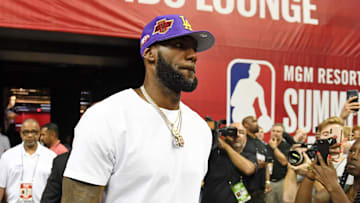 Chicago Bulls v Los Angeles Lakers