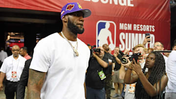 Chicago Bulls v Los Angeles Lakers