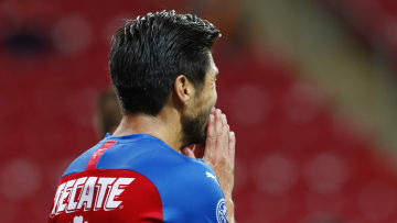 Peralta causó disgustos tras el Clásico Nacional al charlar con Sebastián Córdova, Jorge Sánchez y Alonso Escoboza.