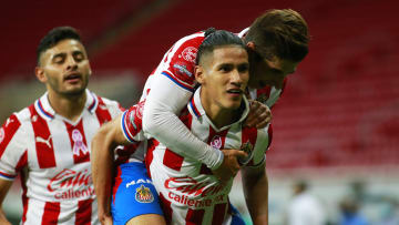 Antuna y Brizuela aportaron goles para vencer al Atlas.