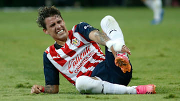 Cristián Calderón pasó casi desapercibido en la derrota de Chivas ante Atlético San Luis.