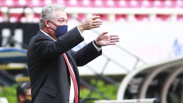 Víctor Manuel Vucetich sigue sin encontrar la regularidad esperada con las Chivas del Guadalajara.