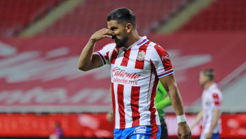 El lateral parece ha perdido la titularidad con Chivas 