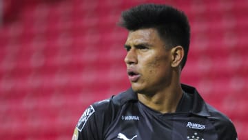 Jesús Gallardo en un partido entre Rayados de Monterrey y las Chivas del Guadalajara.